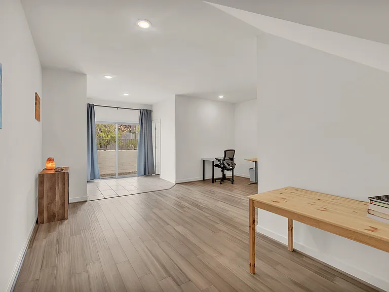 2272 W Harmont Dr — Photo 18