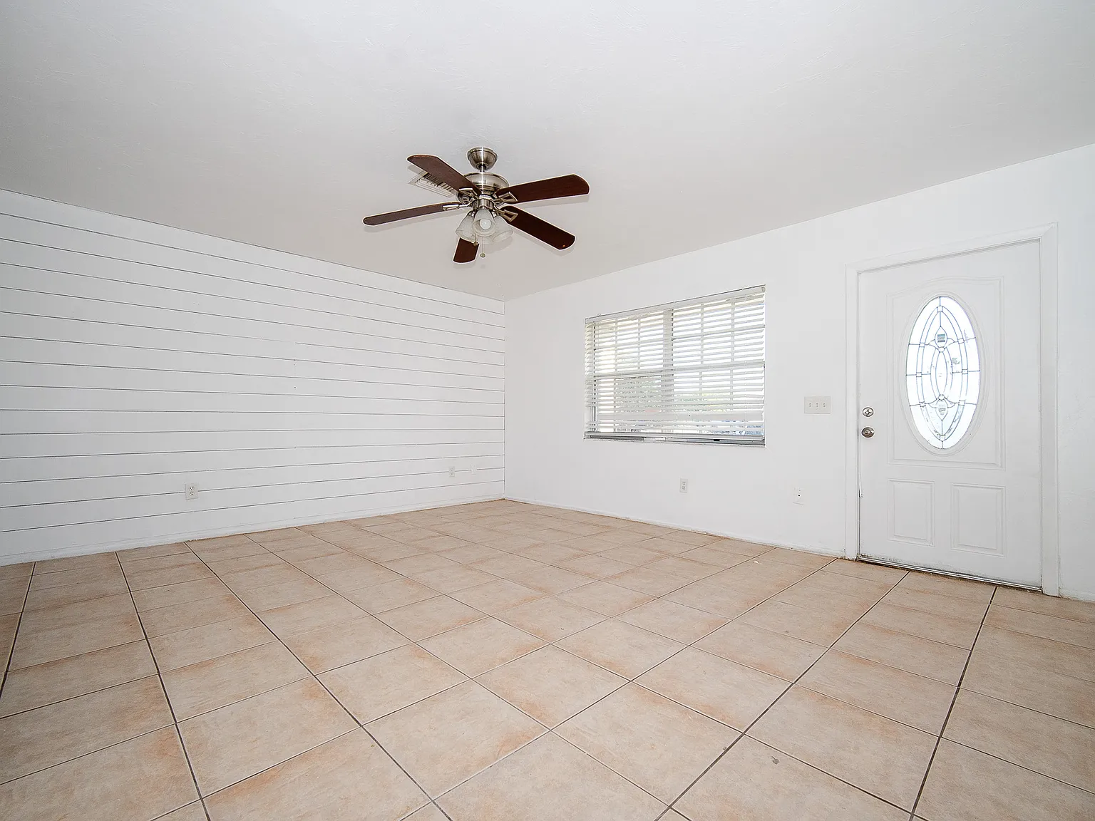 3 bed, 1125 sqft, $2,500 — Photo 3