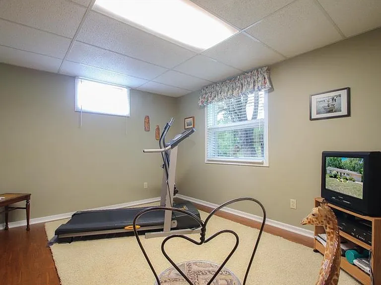1335 Garland Ln N — Photo 21