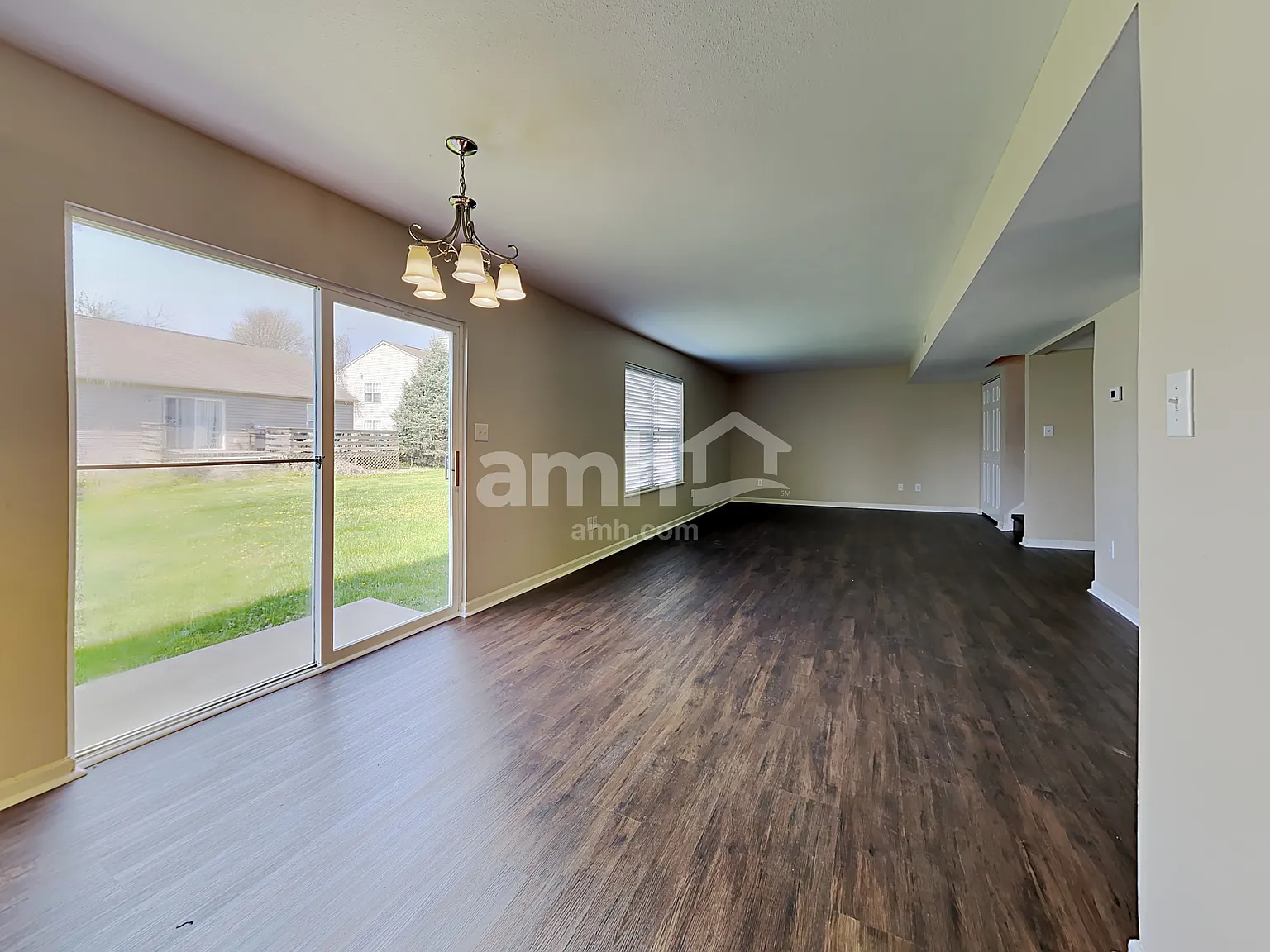 4 bed, 2.5 bath, 1830 sqft, $2,095 — Photo 4
