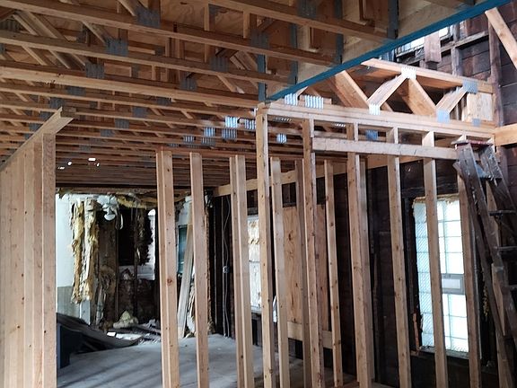 4th image of 634 N Lockwood Ave