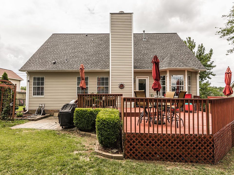 2nd image of 415 Bryn Mawr Cir