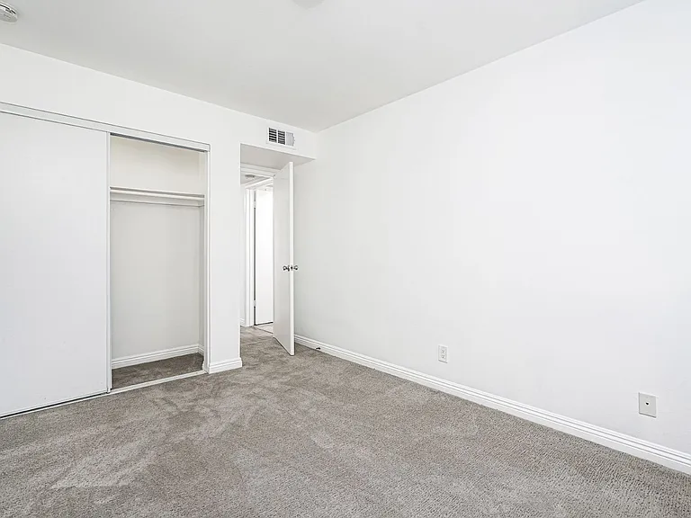 321 N Cedar St — Photo 13
