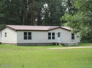844 S Thornapple Ave, White Cloud, MI 49349