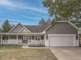 18209 Cliff Dr, Independence, MO 64055