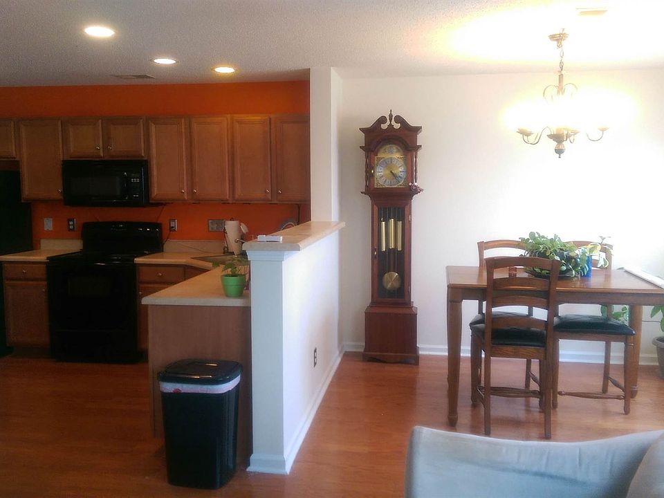 large kitchen, roomy breakfast/dining area