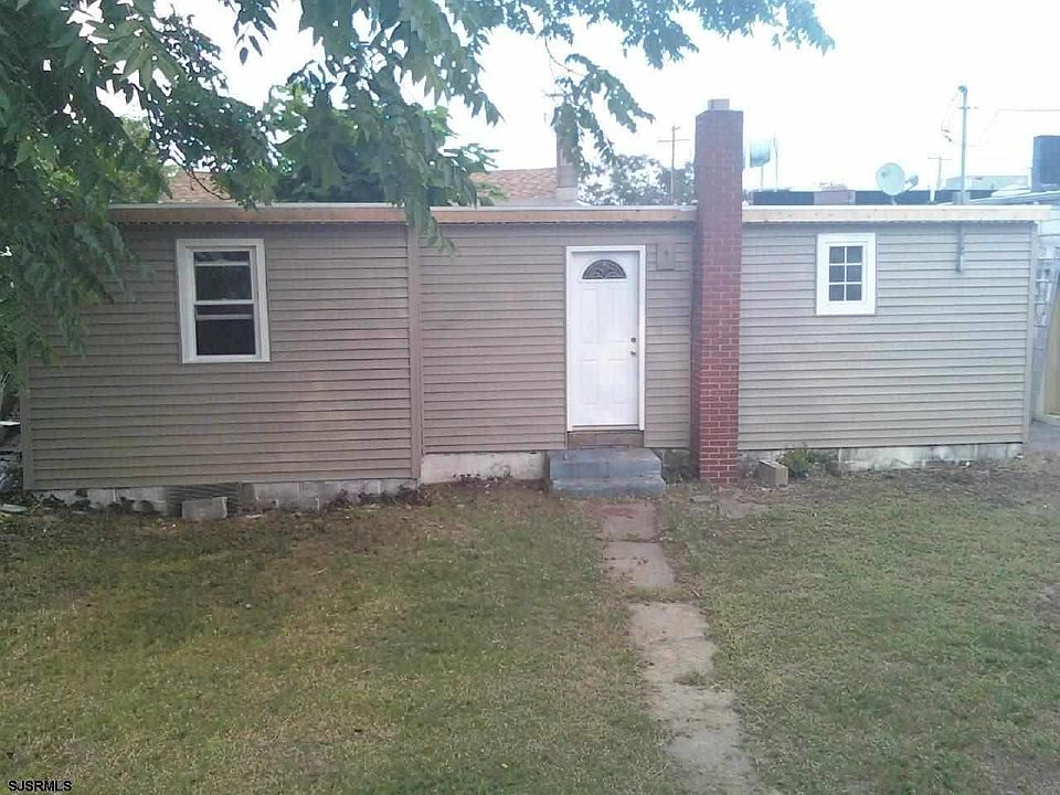 1st image of 103 W Roberts Ave