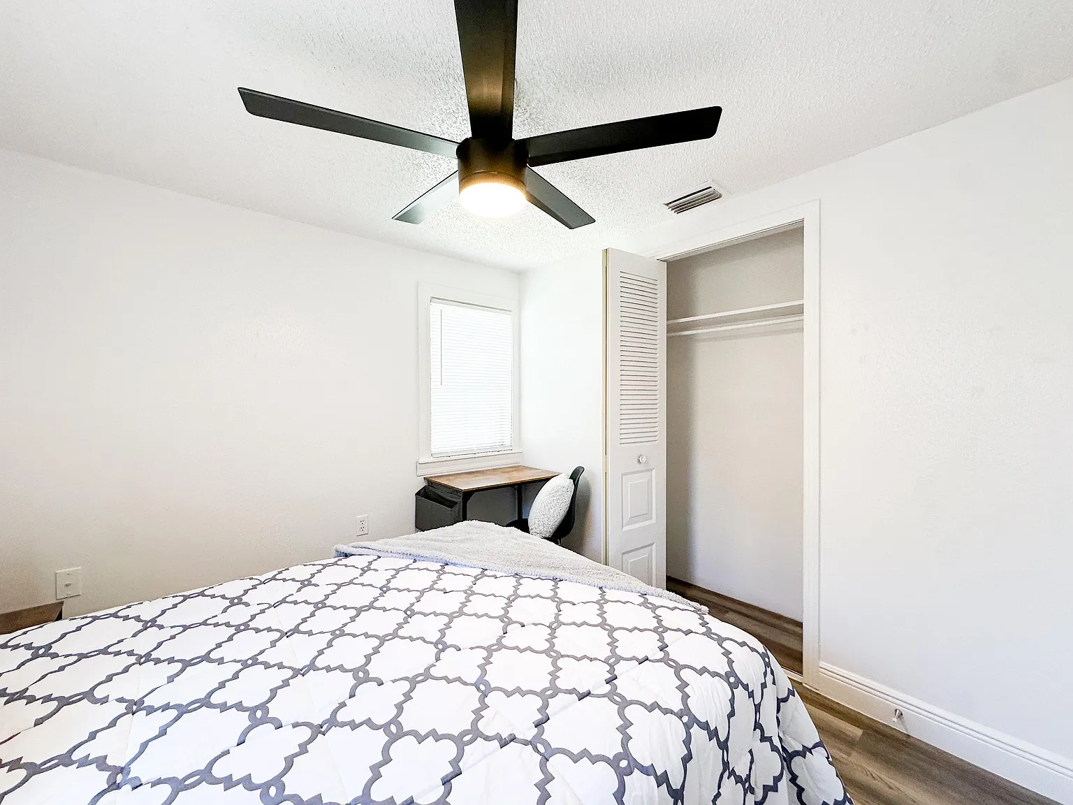 4 bed, 1.0 bath, 1050 sqft, $802 — Photo 1