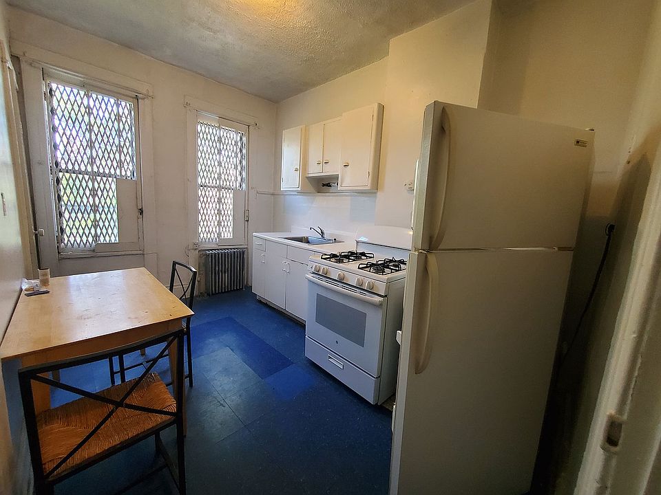 1st image of 3015 42nd St APT 3