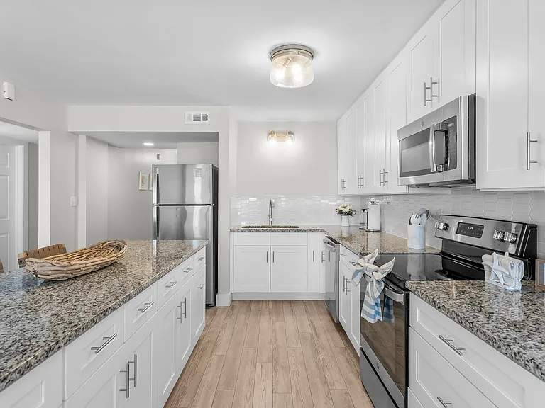 5801 Thomas Dr #824 — Photo 6