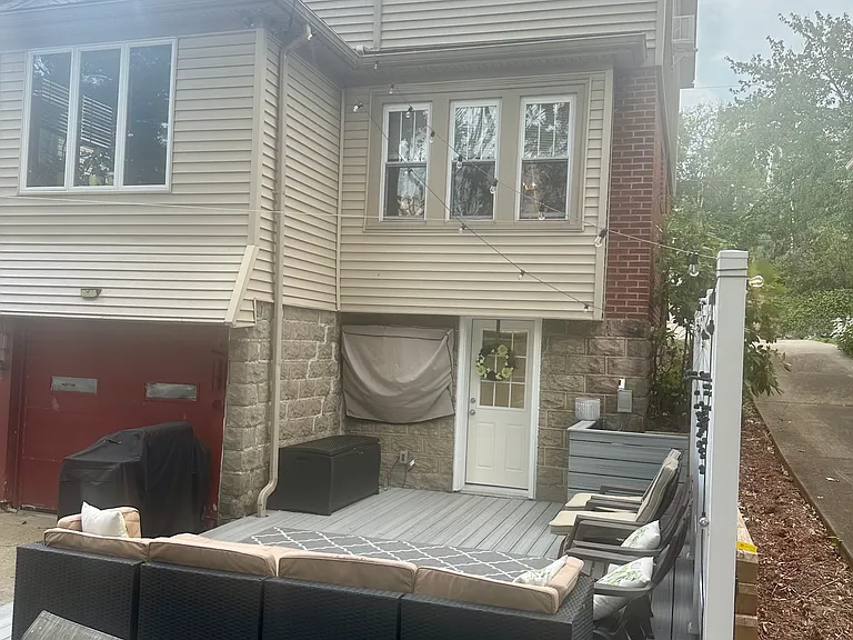 220 Sieaforth Ave — Photo 3