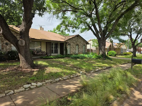 513 Augustine Dr, Euless, TX 76039