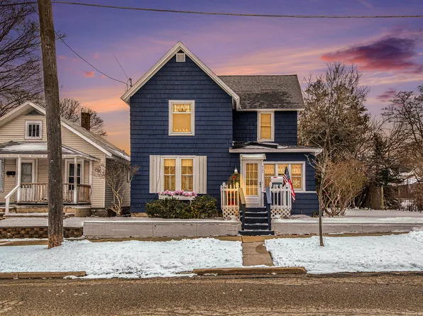 427 Liberty St, Petoskey, MI 49770