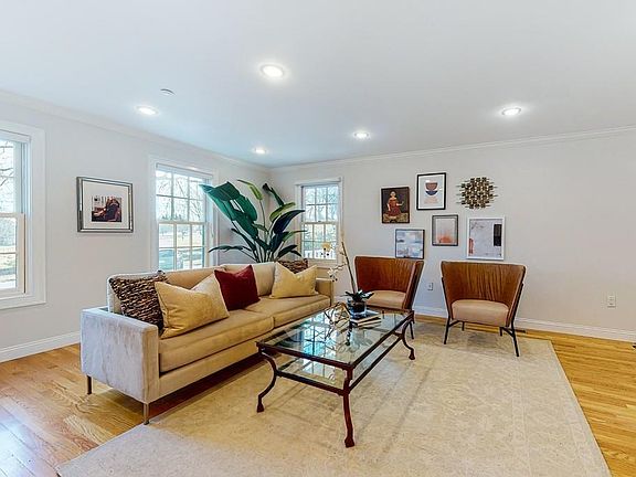 2nd image of 470 Belmont St #470