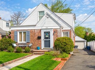 517 Stratford Rd, Hempstead, NY 11550