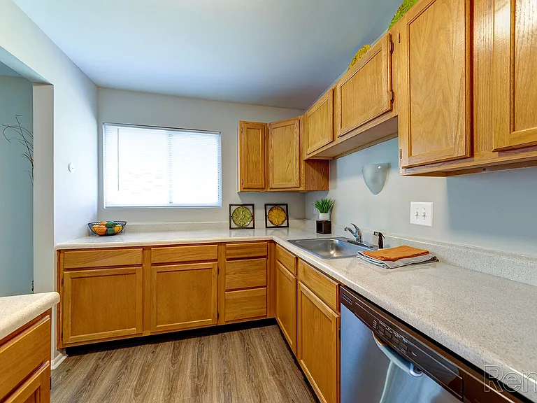 Cherry Creek Apartments — Photo 14