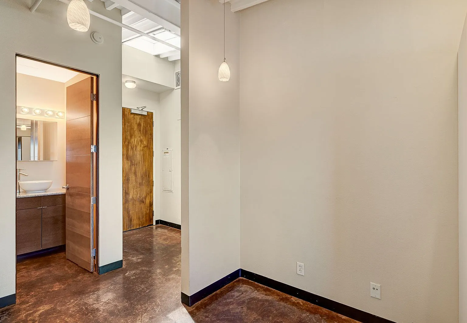 1 bed, 2.0 bath, 1022 sqft, $1,750 — Photo 2
