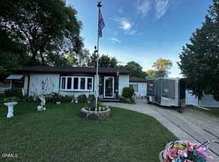 470 8th St NW, Valley City, ND 58072
