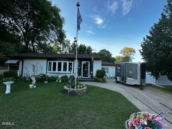 470 8th St NW, Valley City, ND 58072