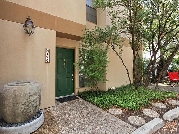 4th image of 126 Grove Pl