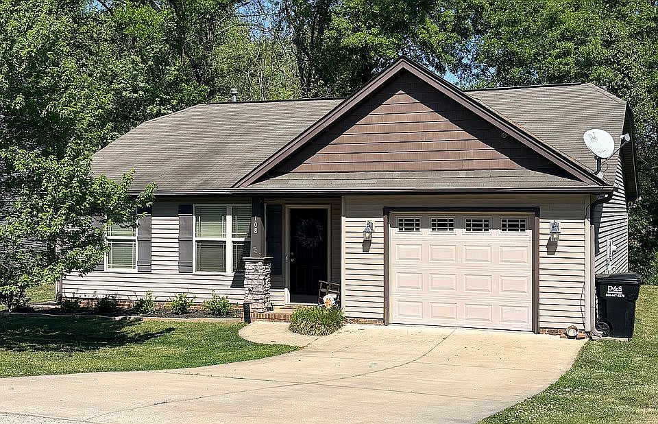 1st image of 108 Belspring Ln