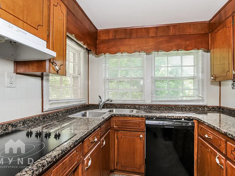 1222 Eastern Valley Rd — Photo 8
