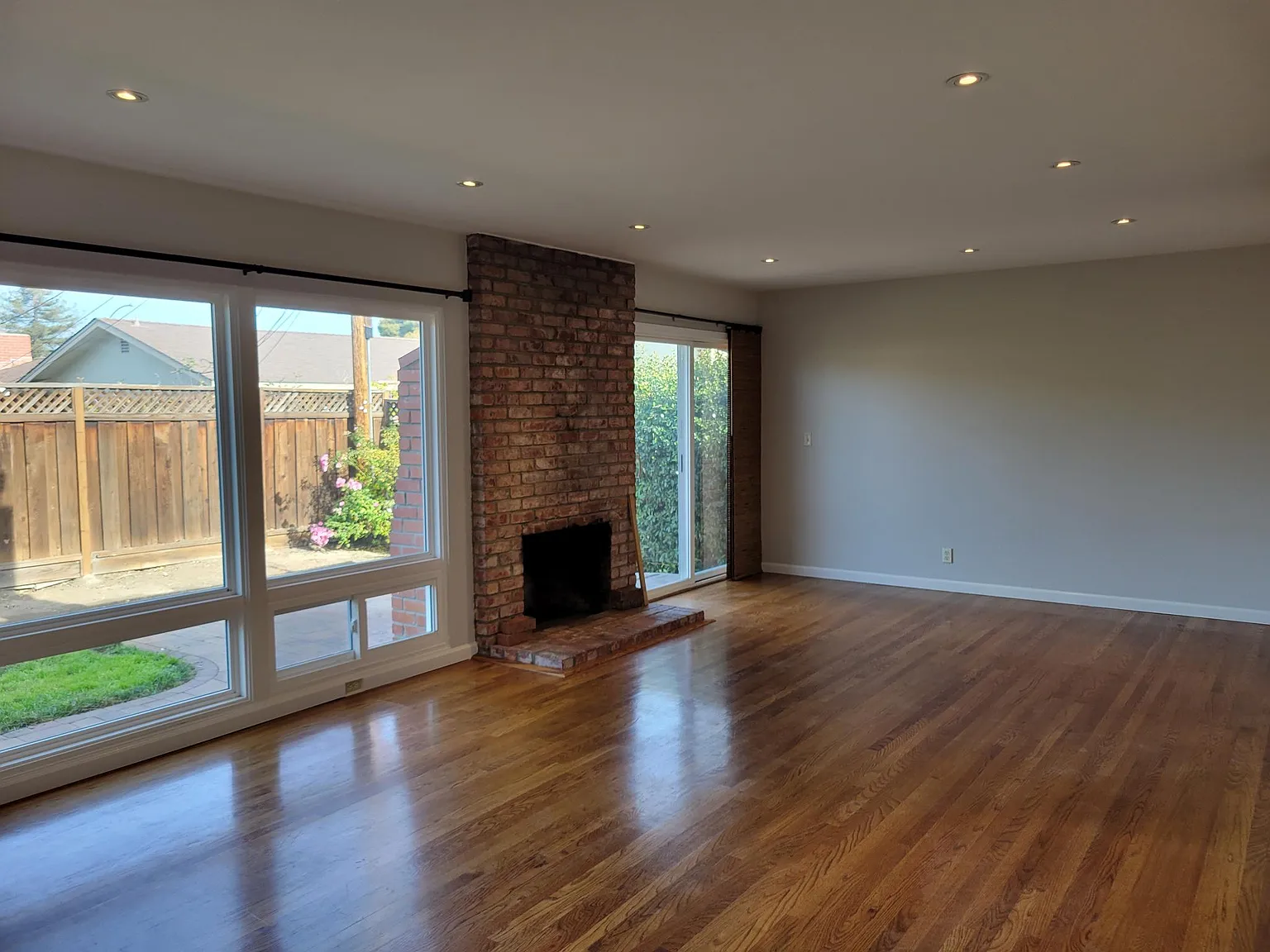 3 bed, 1296 sqft, $5,300 — Photo 4