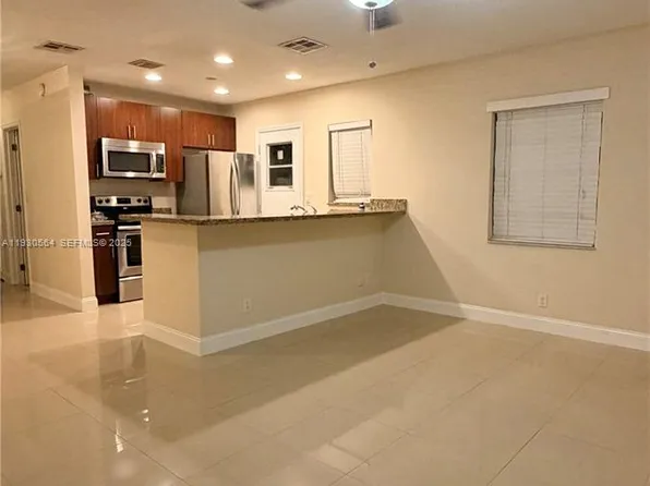 1104 NE 17th Ter #1-2, Fort Lauderdale, FL 33304