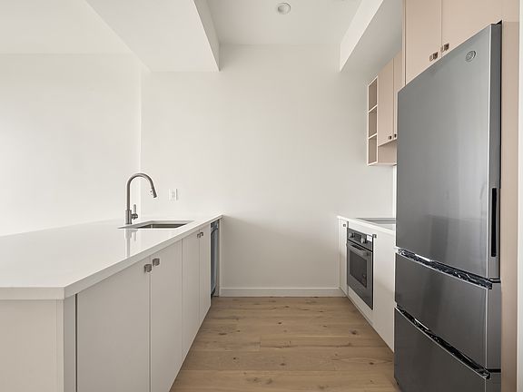 3rd image of 1861 Amsterdam Ave #502