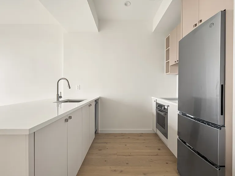 1861 Amsterdam Ave #502 — Photo 3