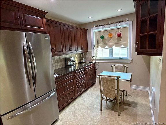 5th image of 36 Lindsay St