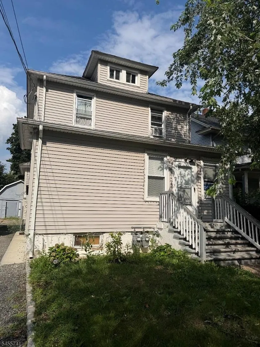 2 bed, 1.0 bath, $2,500 — Photo 1