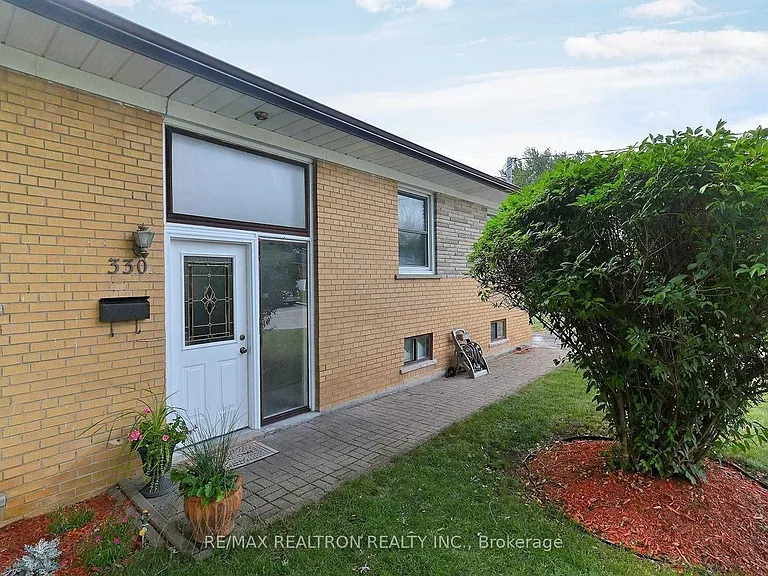330 Gells Rd #LOWER — Photo 2