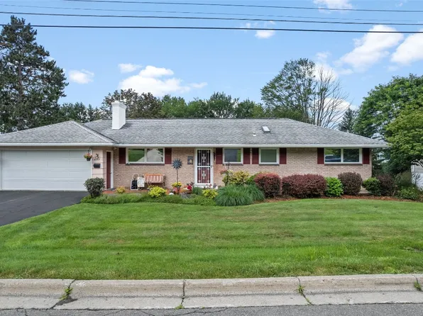 617 Sunset Dr, Endicott, NY 13760