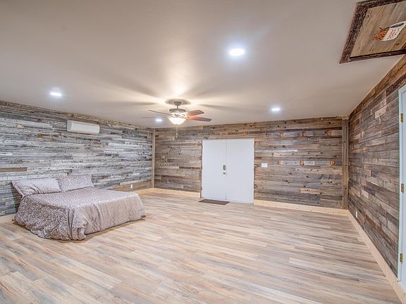 3rd image of 3400 Humble Ave