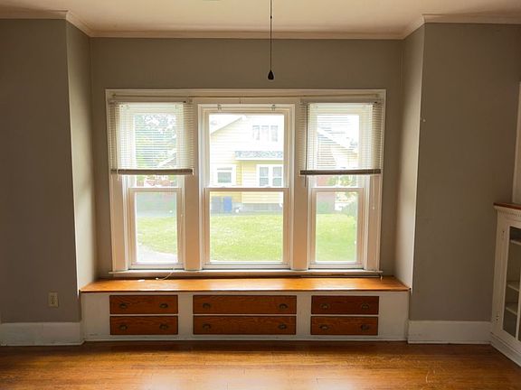 4th image of 409 Boyden St #1