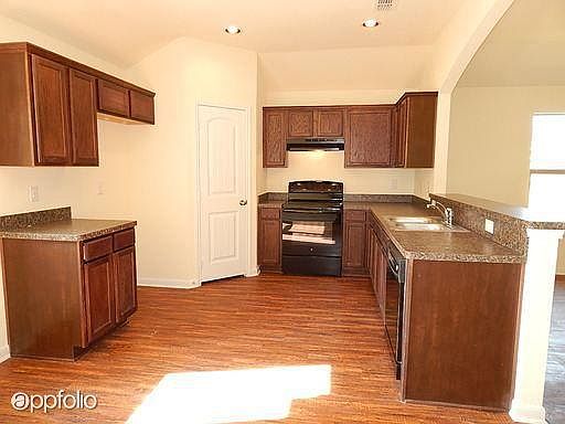 3rd image of 2920 Saint Bernard Dr