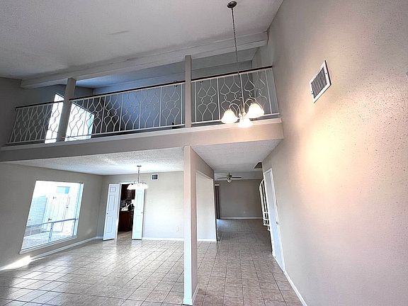 Entry (Formal Living/Dining)