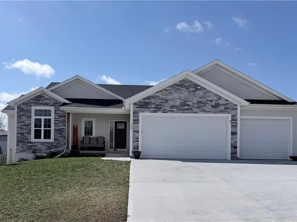 594 N Oakwood Ln, Tonganoxie, KS 66086