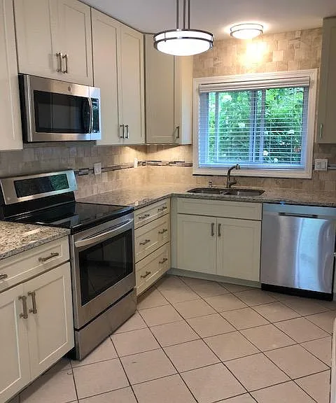 B11 Stonehedge Dr — Photo 4