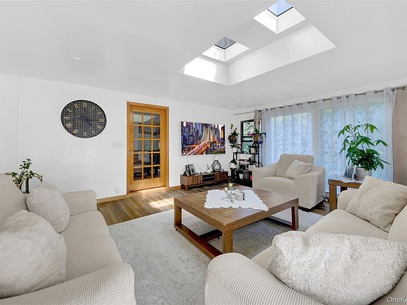 5th image of 435 Birdsall Drive