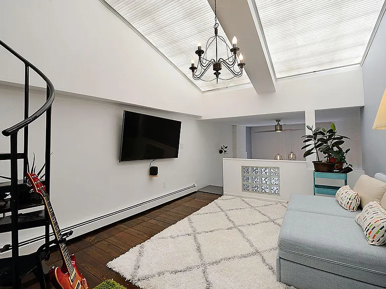 212 9th St #4B — Photo 6