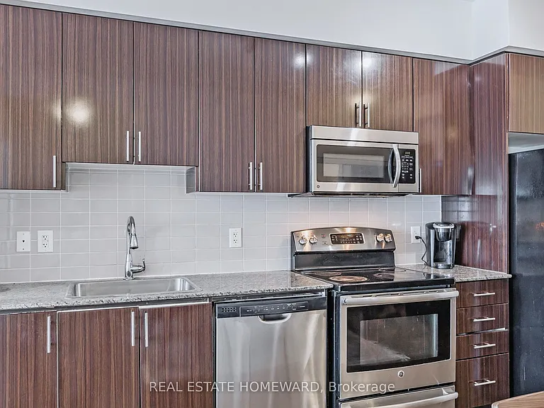 7161 Yonge St #2430 — Photo 13