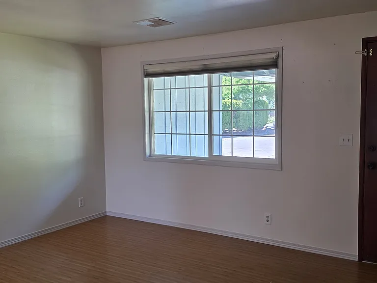 342 Norman Ave — Photo 4