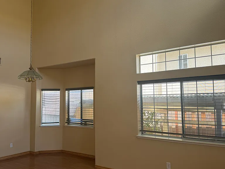 1147 Legend Cir — Photo 23