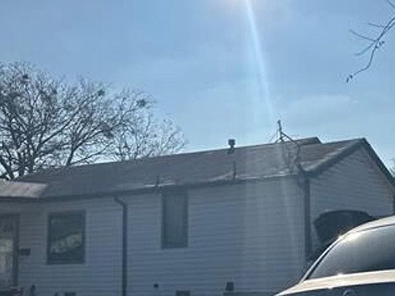 3rd image of 216 E 6th St