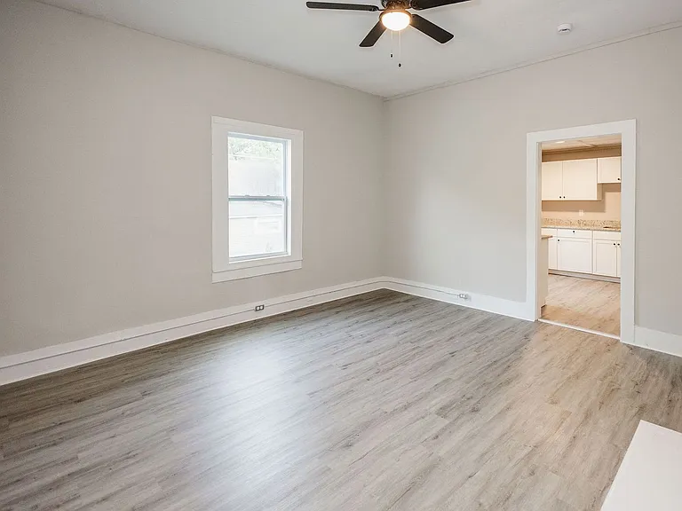 519 W Cherry St — Photo 6