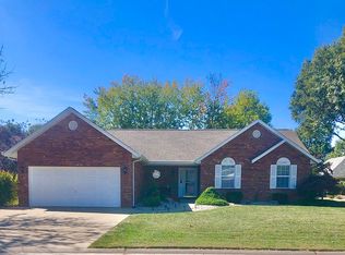 320 Kingsbury Ct, Highland, IL