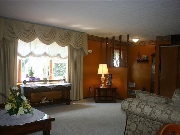 5th image of 18 Bellwood Ct