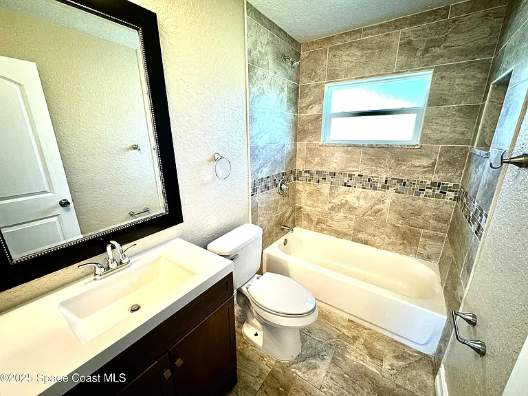 230 Crown Blvd — Photo 10